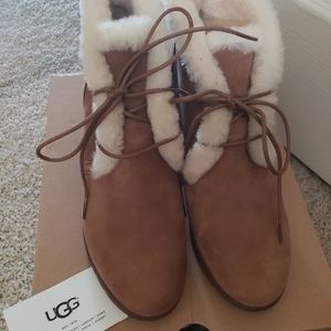 UGG W Jeovana NWT